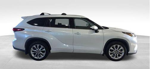Wind Chill Pearl 2022 Toyota Highlander Limited