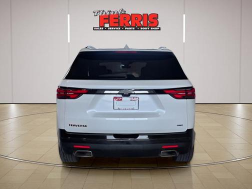 Iridescent Pearl Tricoat 2023 Chevrolet Traverse Premier