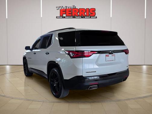 Iridescent Pearl Tricoat 2023 Chevrolet Traverse Premier