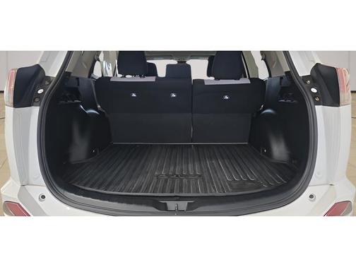 White 2018 Toyota RAV4 XLE