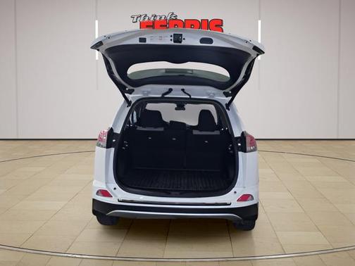 White 2018 Toyota RAV4 XLE