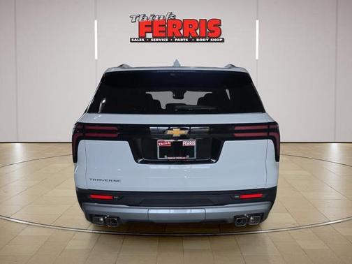 Summit White 2026 Chevrolet Traverse LT