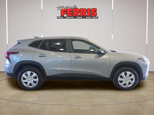 Sterling Gray Metallic 2024 Chevrolet Trax LS
