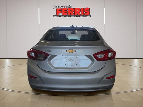 Silver Ice Metallic 2017 Chevrolet Cruze LS