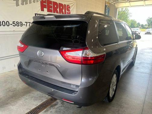 2017 Toyota Sienna XLE
