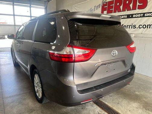 2017 Toyota Sienna XLE