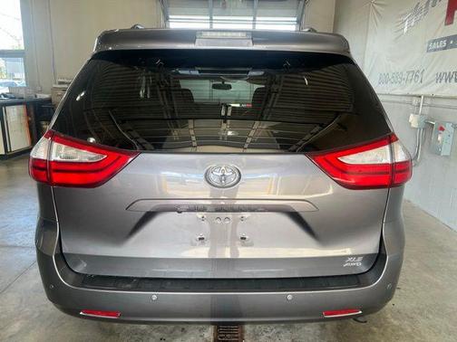 2017 Toyota Sienna XLE