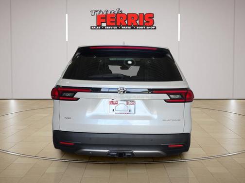 Pearl 2025 Toyota Grand Highlander