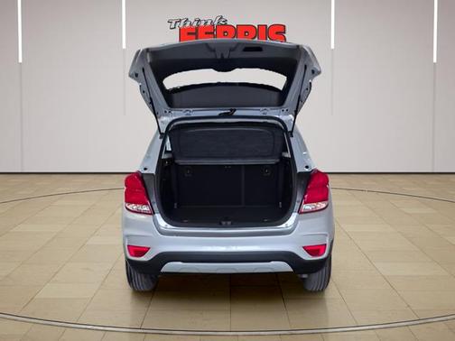 Silver Ice Metallic 2022 Chevrolet Trax LT