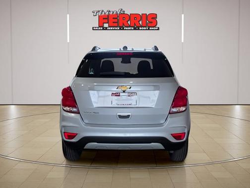 Silver Ice Metallic 2022 Chevrolet Trax LT