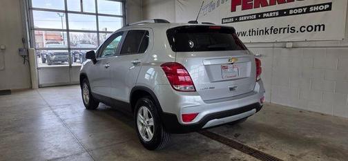 Silver Ice Metallic 2022 Chevrolet Trax LT