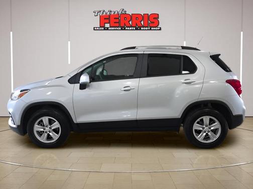 Silver Ice Metallic 2022 Chevrolet Trax LT