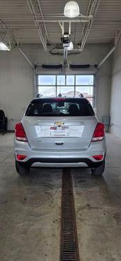 Silver Ice Metallic 2022 Chevrolet Trax LT