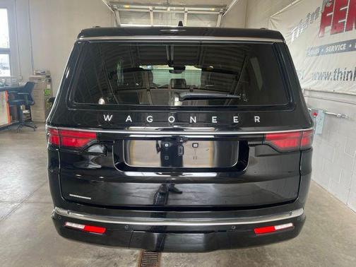 2023 Jeep Wagoneer Base