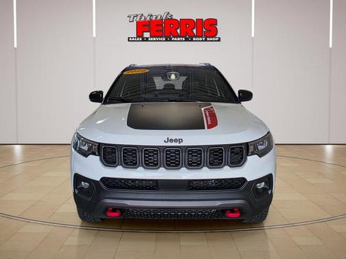 Bright White Clearcoat 2026 Jeep Compass Trailhawk