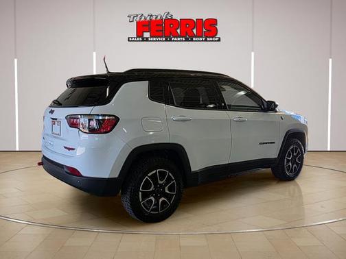Bright White Clearcoat 2026 Jeep Compass Trailhawk