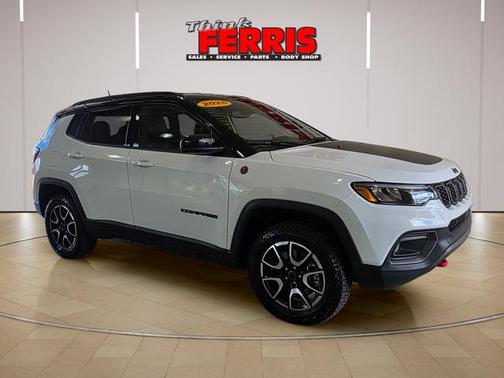 Bright White Clearcoat 2026 Jeep Compass Trailhawk