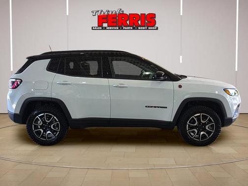 Bright White Clearcoat 2026 Jeep Compass Trailhawk