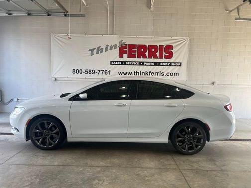 2016 Chrysler 200 S