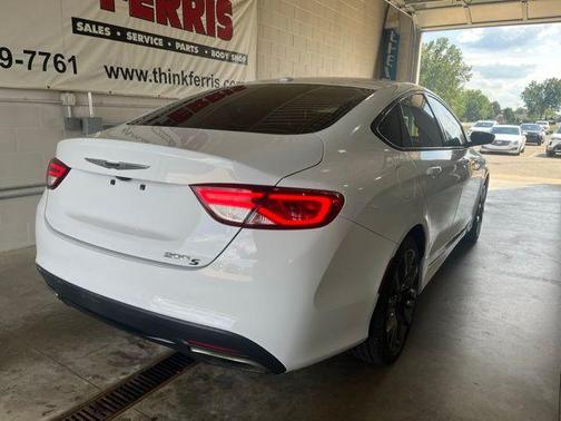 2016 Chrysler 200 S