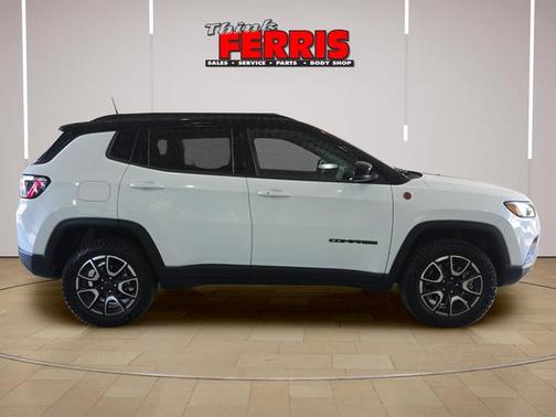 Bright White Clearcoat 2026 Jeep Compass Trailhawk