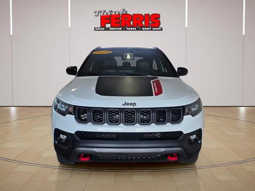 Bright White Clearcoat 2026 Jeep Compass Trailhawk