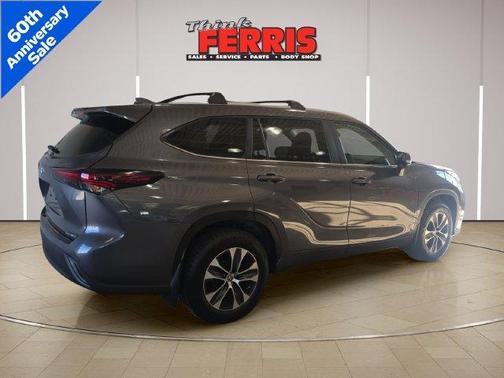Magnetic Gray Metallic 2024 Toyota Highlander XLE