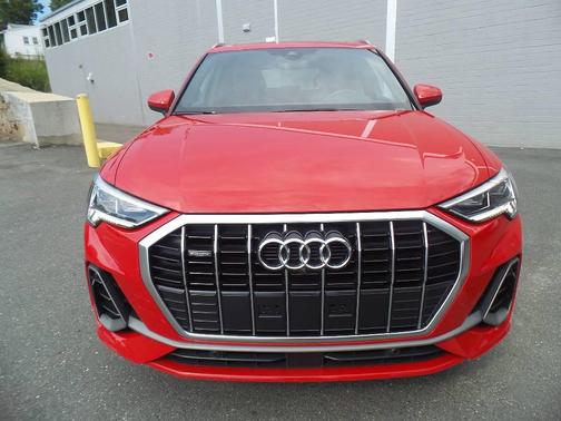 Photo 2 of 32 of 2022 Audi Q3 45 S line Premium