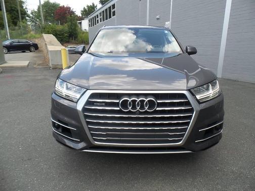 Photo 2 of 32 of 2019 Audi Q7 55 Premium Plus