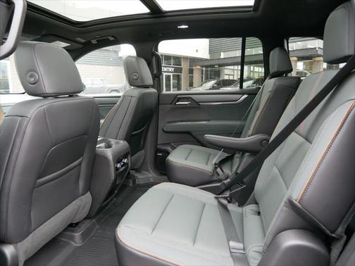2025 GMC Acadia AWD AT4