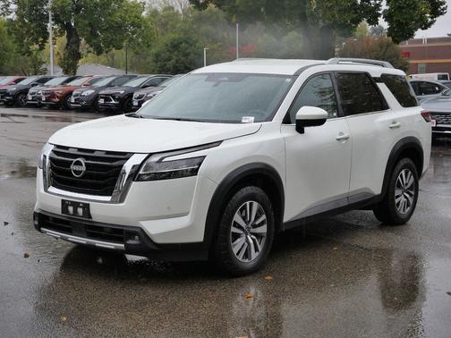 2023 Nissan Pathfinder SL 4WD