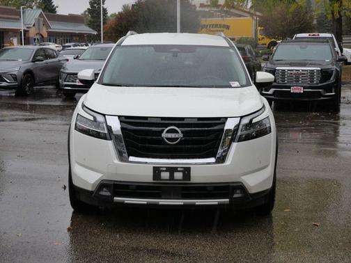 2023 Nissan Pathfinder SL 4WD