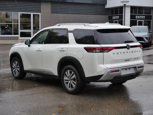 2023 Nissan Pathfinder SL 4WD
