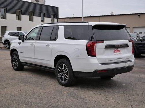 2023 GMC Yukon XL 4WD AT4