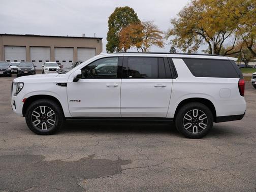 2023 GMC Yukon XL 4WD AT4