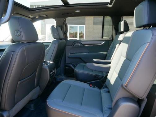 2025 GMC Acadia AWD AT4
