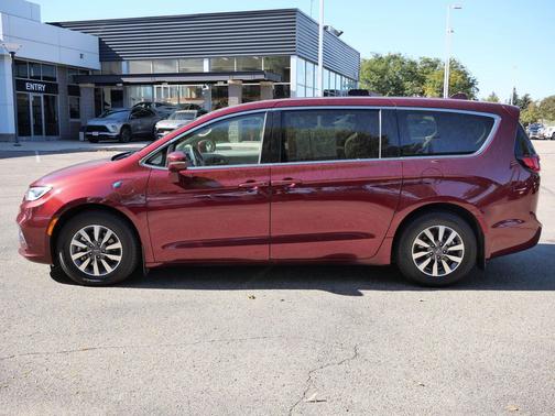 2022 Chrysler Pacifica Hybrid Touring L