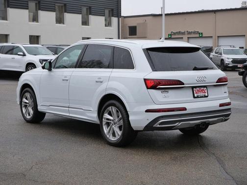 2023 Audi Q7 55 Premium Plus