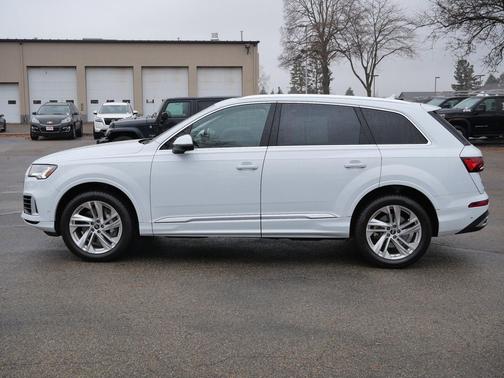 2023 Audi Q7 55 Premium Plus