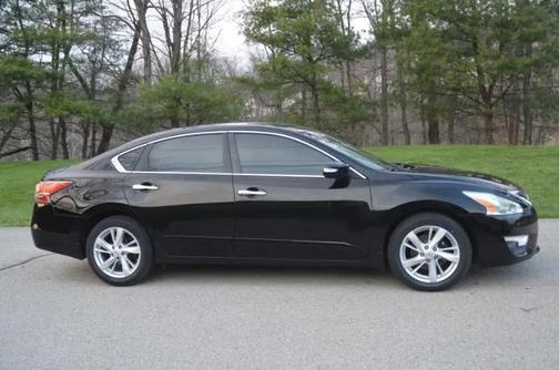 Super Black 2015 Nissan Altima 2.5 SV