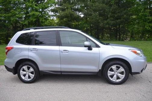 Ice Silver Metallic 2016 Subaru Forester 2.5i Premium