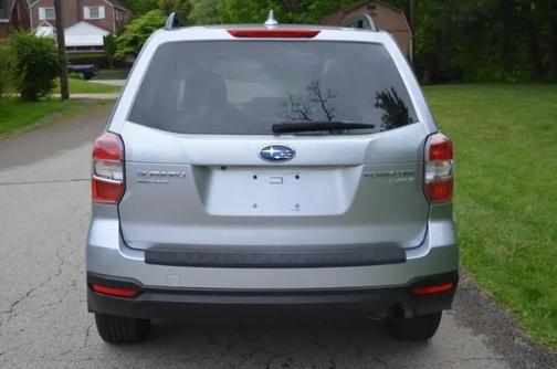 Ice Silver Metallic 2016 Subaru Forester 2.5i Premium
