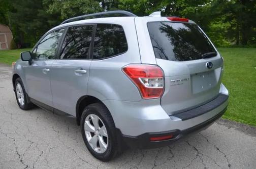 Ice Silver Metallic 2016 Subaru Forester 2.5i Premium