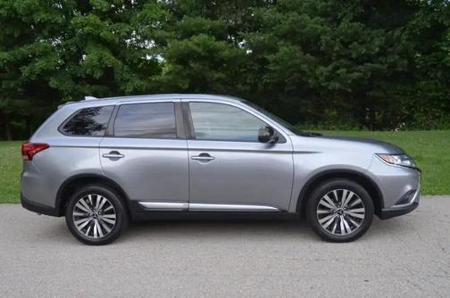 Mercury Gray Metallic 2019 Mitsubishi Outlander ES