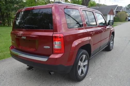 Granite Crystal Metallic Clearcoat 2017 Jeep Patriot High Altitude