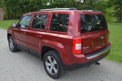 Granite Crystal Metallic Clearcoat 2017 Jeep Patriot High Altitude