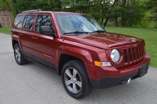 Granite Crystal Metallic Clearcoat 2017 Jeep Patriot High Altitude