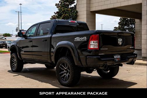 Diamond Black Crystal Pearlcoat 2022 RAM 1500 Big Horn/Lone Star