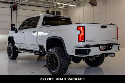 Iridescent Pearl Tricoat 2025 Chevrolet Silverado 2500 High Country