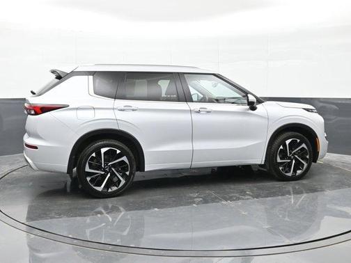 Alloy Silver Metallic 2024 Mitsubishi Outlander SEL